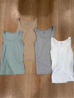GAP Modern Tank Top Bundle Size M Neutral Basic Layering Tanks Set of 4